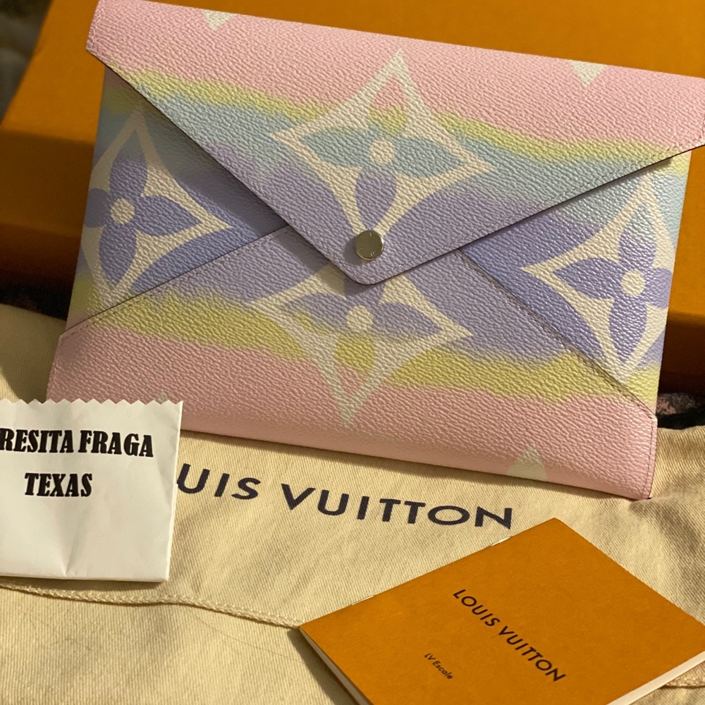 🦄Louis Vuitton Escale LargePochette Kirigami🦄